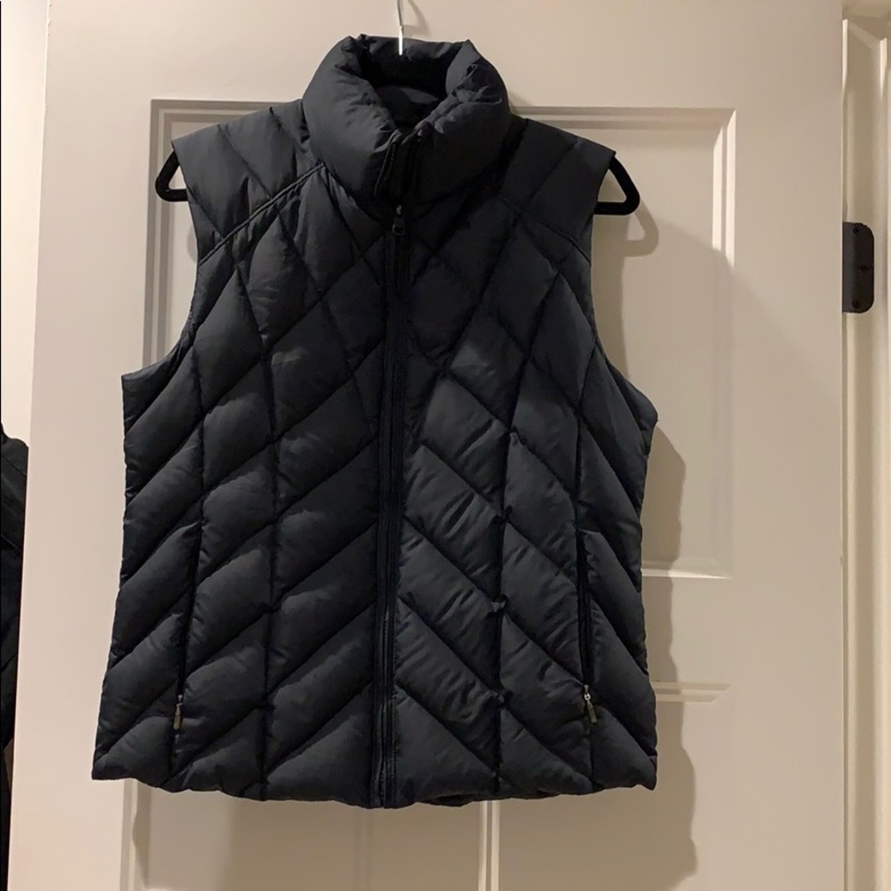 M- Black down vest-Columbia